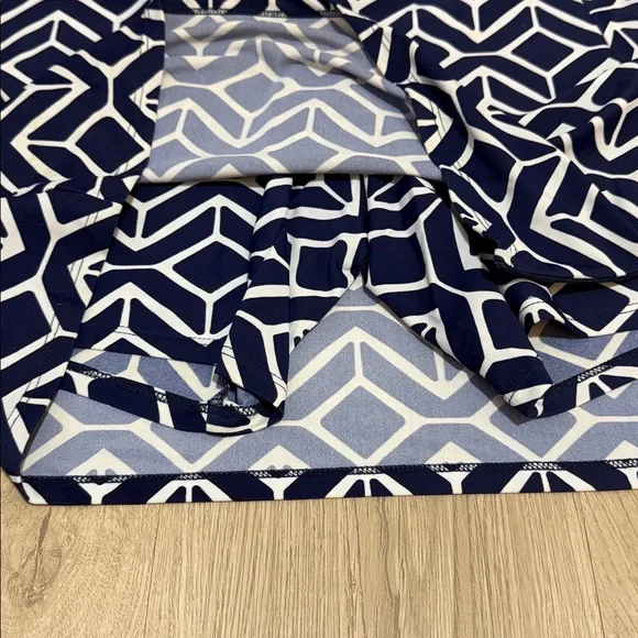 JUDE CONNALLY NAVY AND WHITE ACTIVE SKORT EUC SIZE MEDIUM - Picture 2 of 3